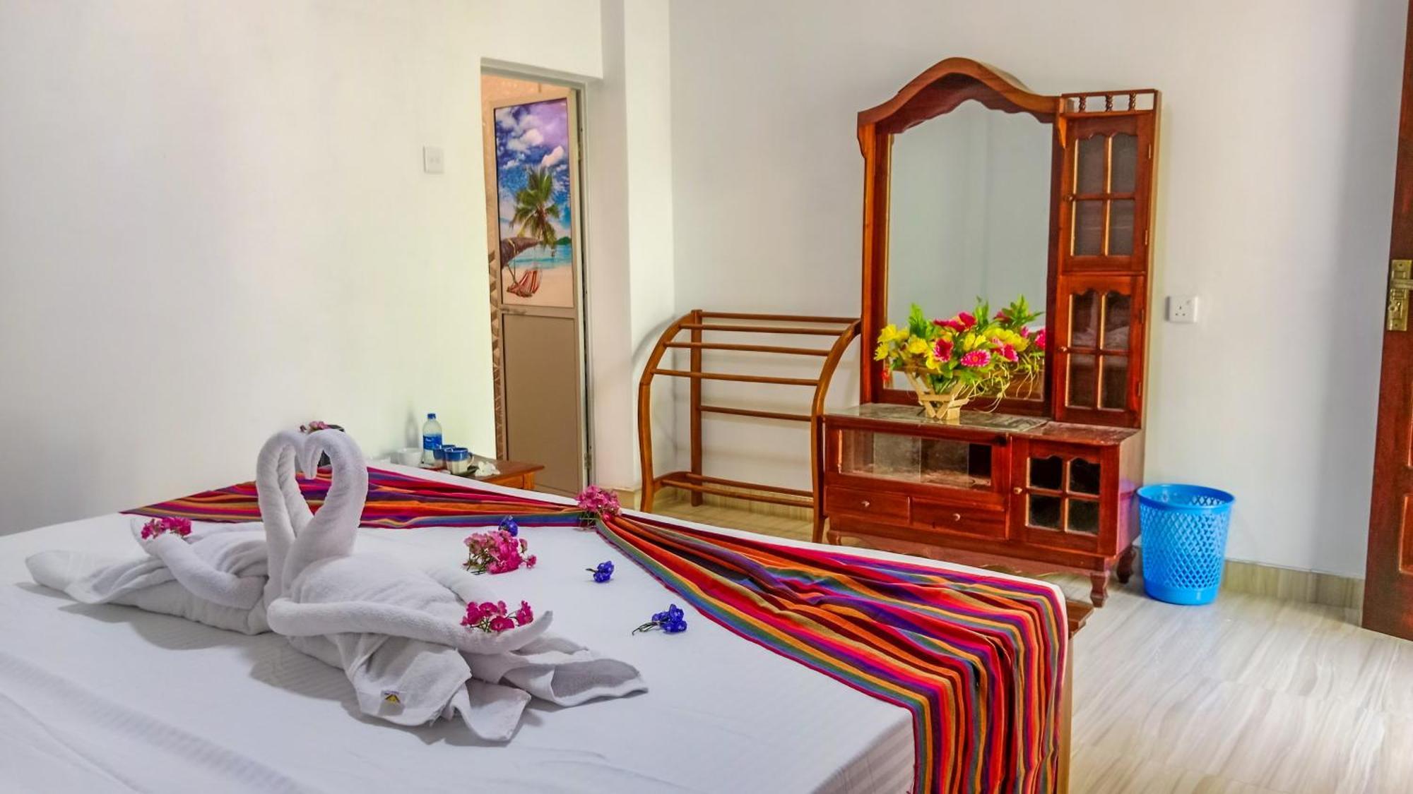 Gimhana Homestay Сигирия Екстериор снимка