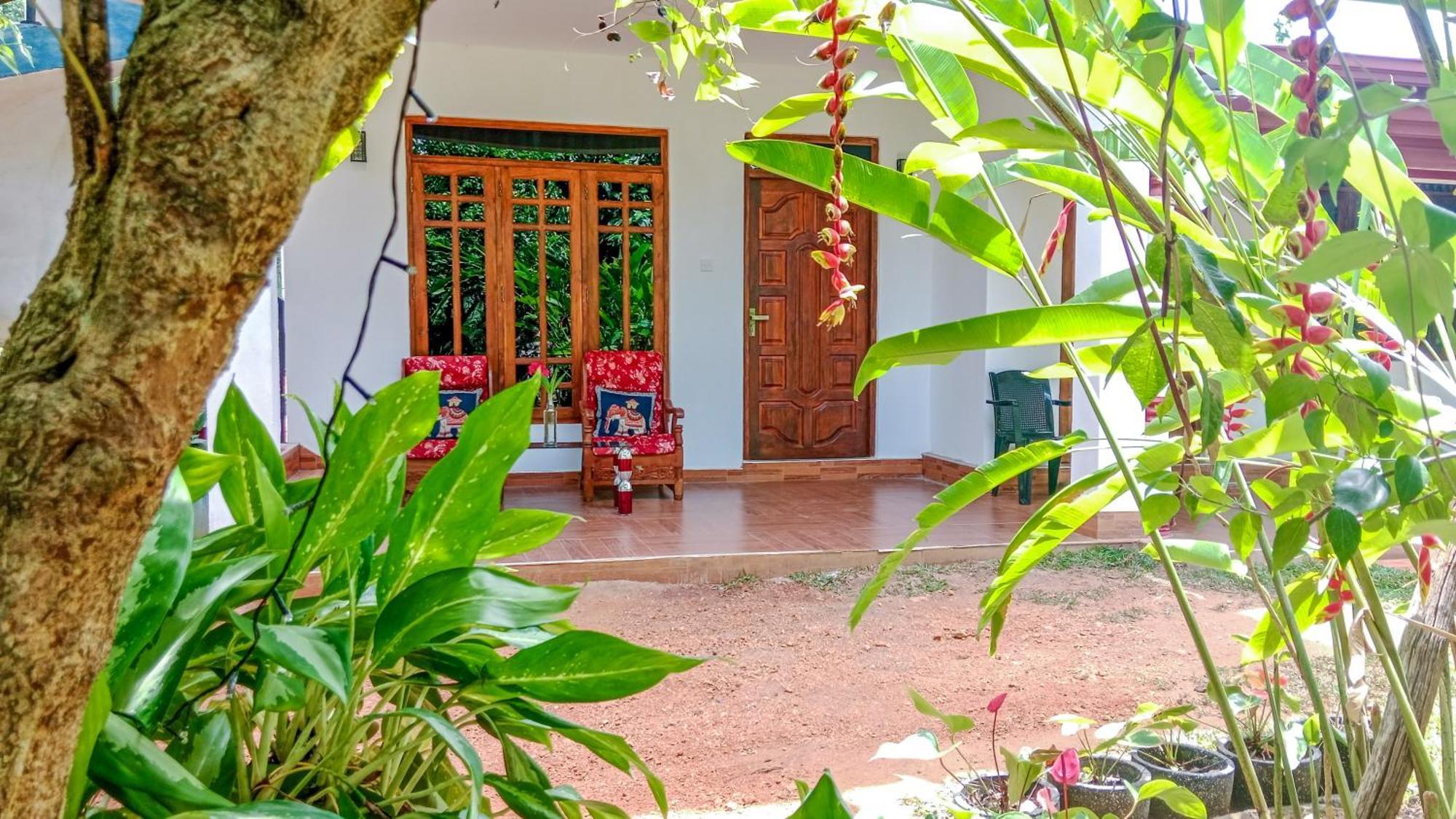 Gimhana Homestay Сигирия Екстериор снимка