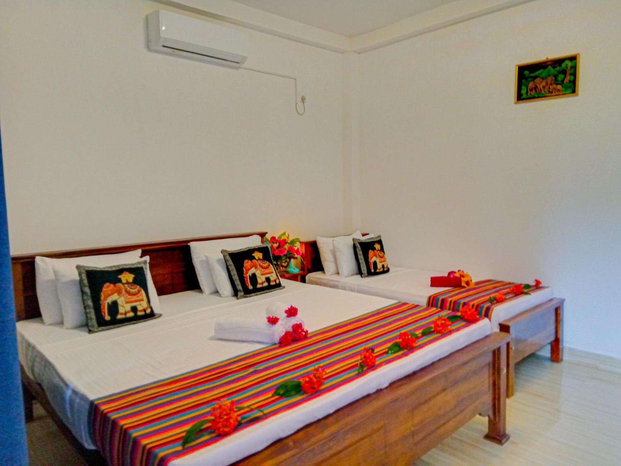 Gimhana Homestay Сигирия Екстериор снимка
